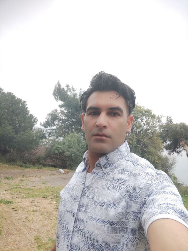 Original photo before applying Waterfall Smartphone Frame Photolab effect